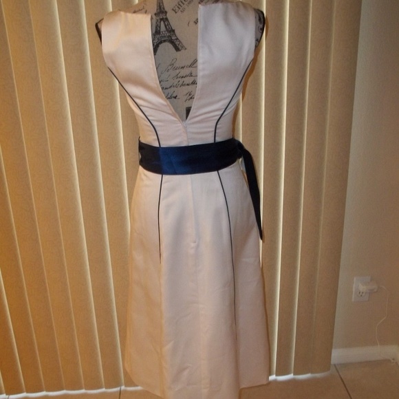 *CLEARANCE* JALIS BRIDAL WHITE/NAVY FORMAL DRESS & MORE SIZE 4 - Picture 3 of 7